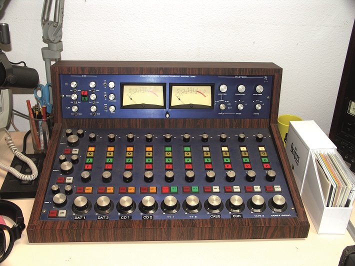 Hank Landsberg’s console, based on the Opamp Labs amplifier modules.