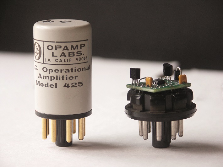 A comparison of the two octal socket amplifiers.