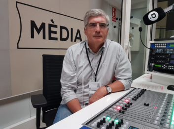 À Punt Radio Engineer Francisco Calabuig with an AEQ Forum IP Split console.