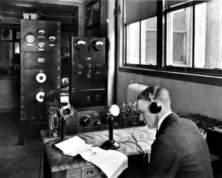 Operator Fred Lathrop is at the controls of WWJ in 1922. 