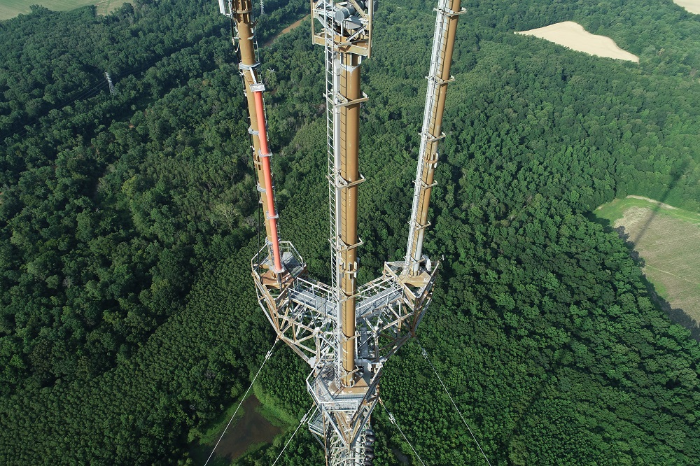 A drone's eye view of a Vertical Bridge facility