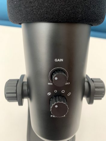 Closeup of Movo UM700 Microphone controls 