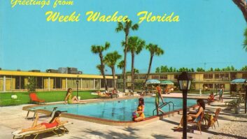 Classic looking postcard of a Holiday Inn poolside scene in Weeki Wachee Florida