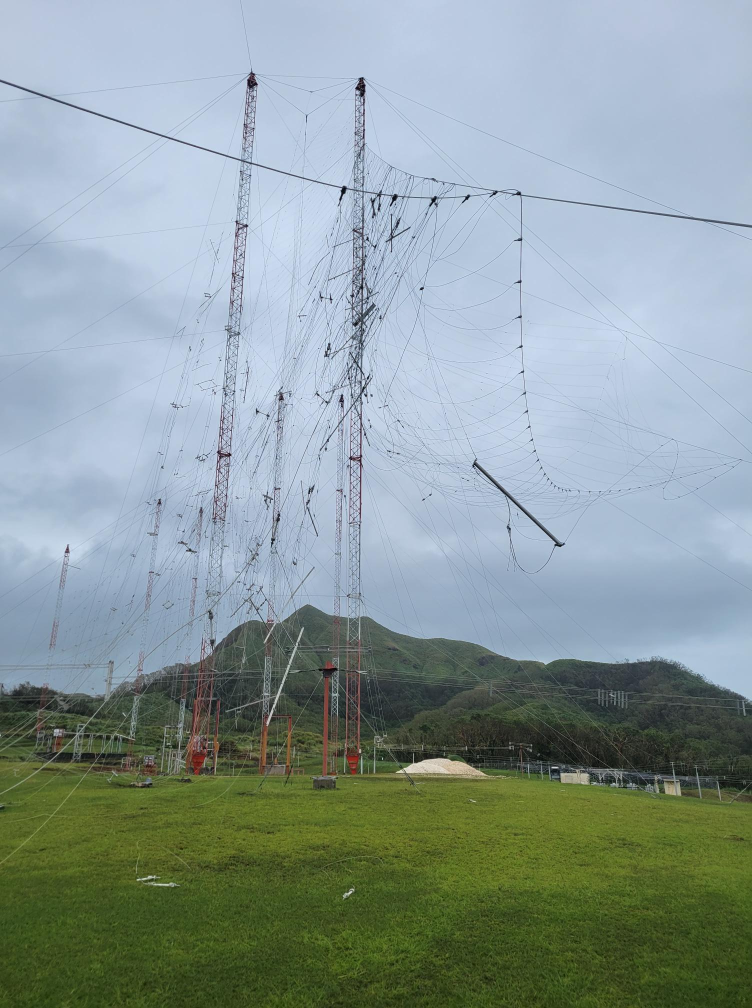 Ущерб теле- и радиостанциям на о. Гуам из-за тайфуна Мавар