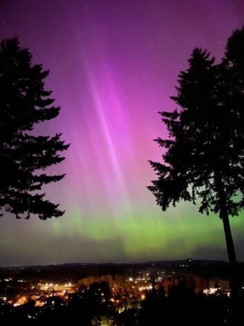 Northern lights in the sky above Washington state, in a photo by Paul Bruegl