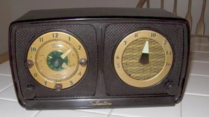 This is an image of what the Silvertone 10 should look like when it was finished.