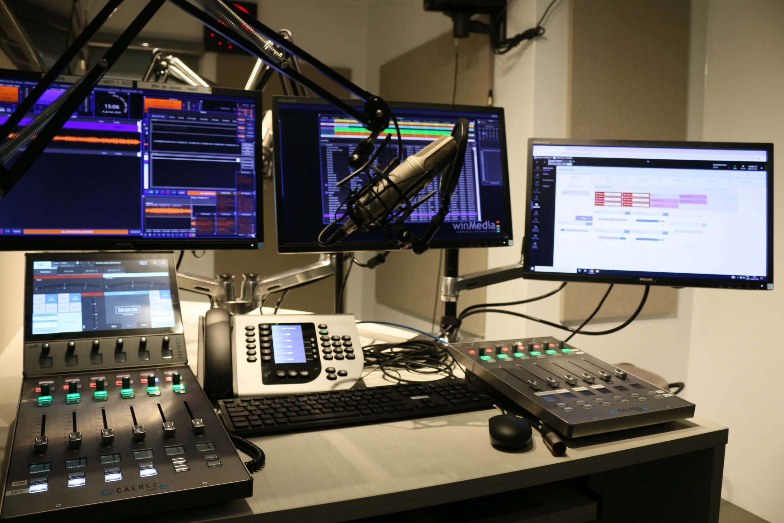 Cégep de Jonquière - Radio World, image size:2560x1707