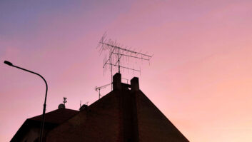 Marek Farkaš' FM antenna setup in Jaroměř, Czech Republic, features a horizontally mounted Körner 19.4 Yagi on top, along with dual vertically stacked Körner 15.12 Yagis.