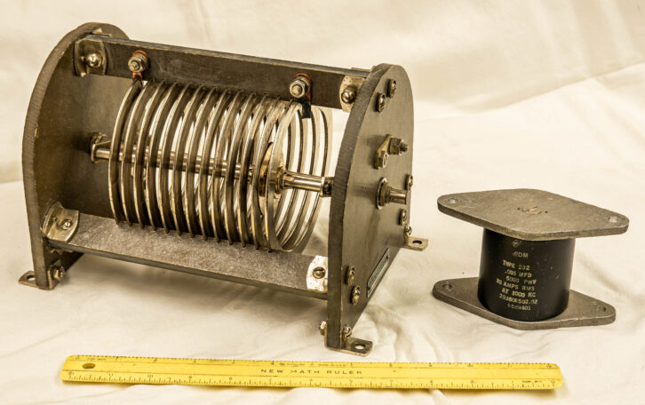 Fig. 1: An 11 uhy-20 ampere variable inductor and a 292 series mica capacitor.