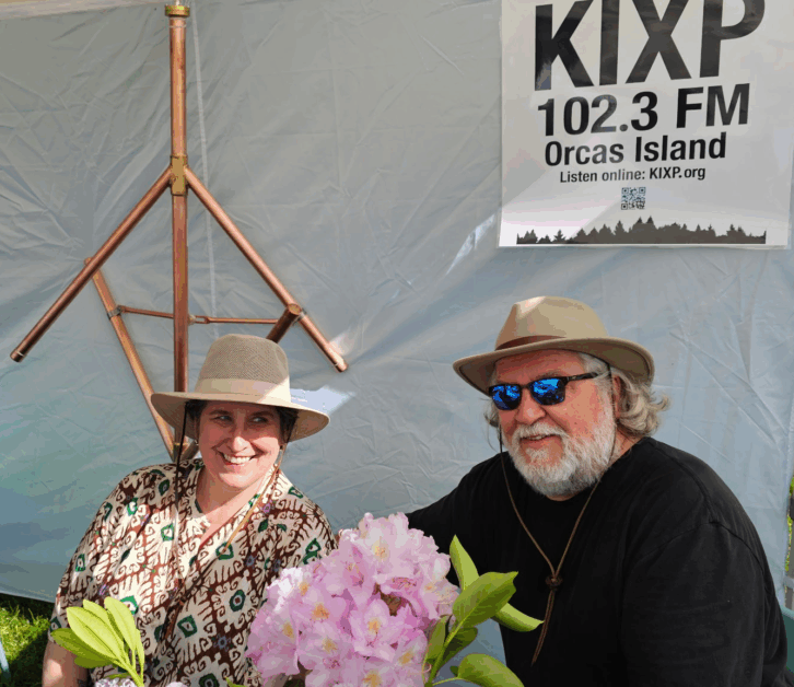 Allen Hartle, right, and his wife and station co-founder Liberte Pedicini sit with the PSI antenna at a community farmers’ market prior to installation. “Having an FM station is a big deal here,” Hartle told us.