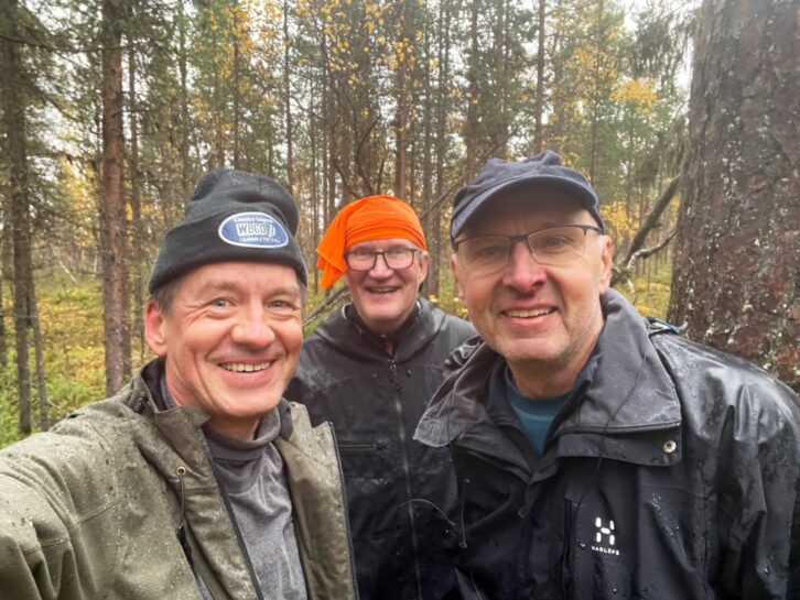 DXers Ismo Kauppi, Timo Metso and Jari Luoma in Lapland, Finland.