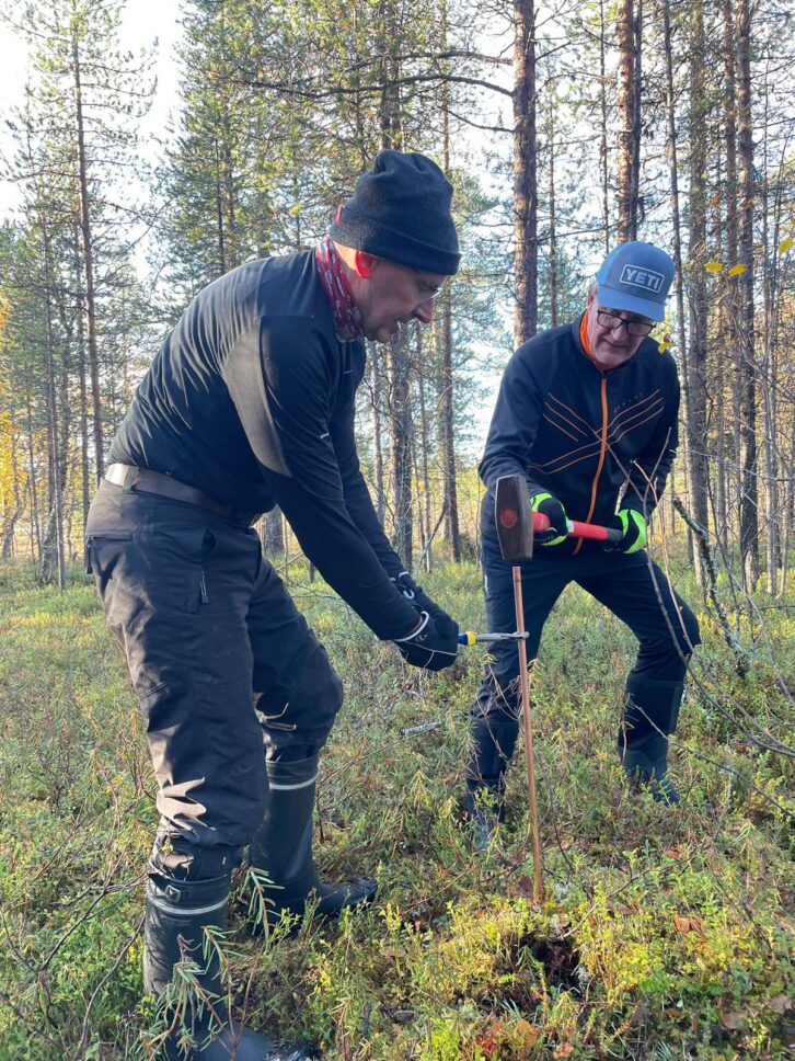 Jari Luoma and Timo Metso install grounding for their AM antenna.