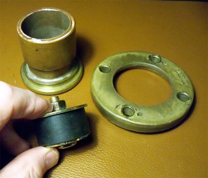 The flange adapter disassembled.