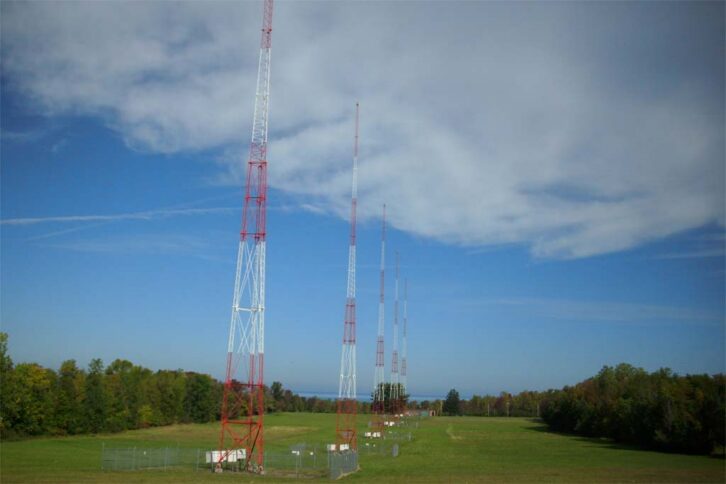 Crawford’s WDCZ(AM), 970 kHz, Buffalo, N.Y., with Lake Erie in the background.