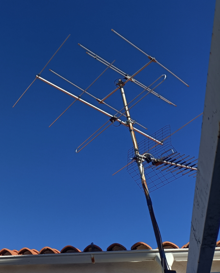 Molano logged the stations using a 4-element Yagi pointed toward Newfoundland and a 3-element Yagi aimed toward the Canary Islands and the West African coast.