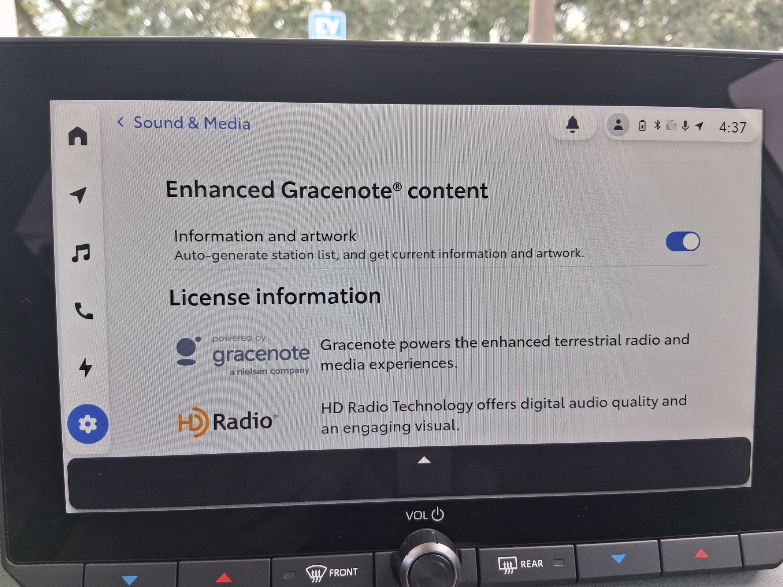 Details on visual components of the Toyota RAV4 Infotainment Screen