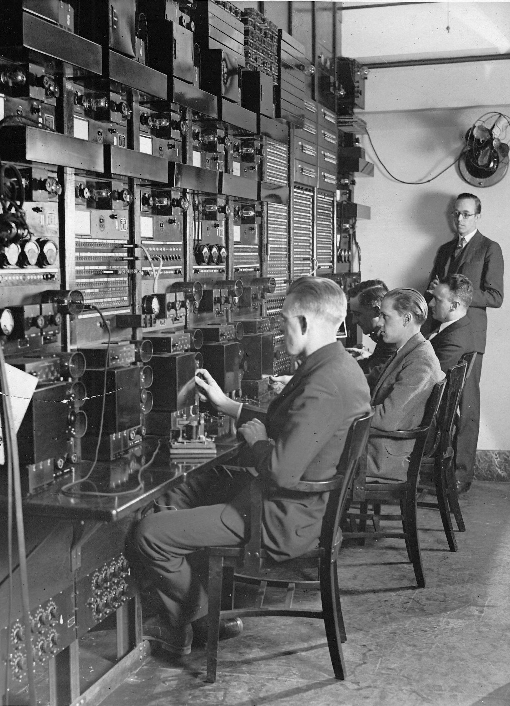 AT&T Engineers man the Master Control Panel for the Red Network’s broadcast of the Coolidge Inaugural, March, 1925. Engineering Manager O. B. Hanson observes; he will later become NBC’s Chief Engineer. (Author’s collection)