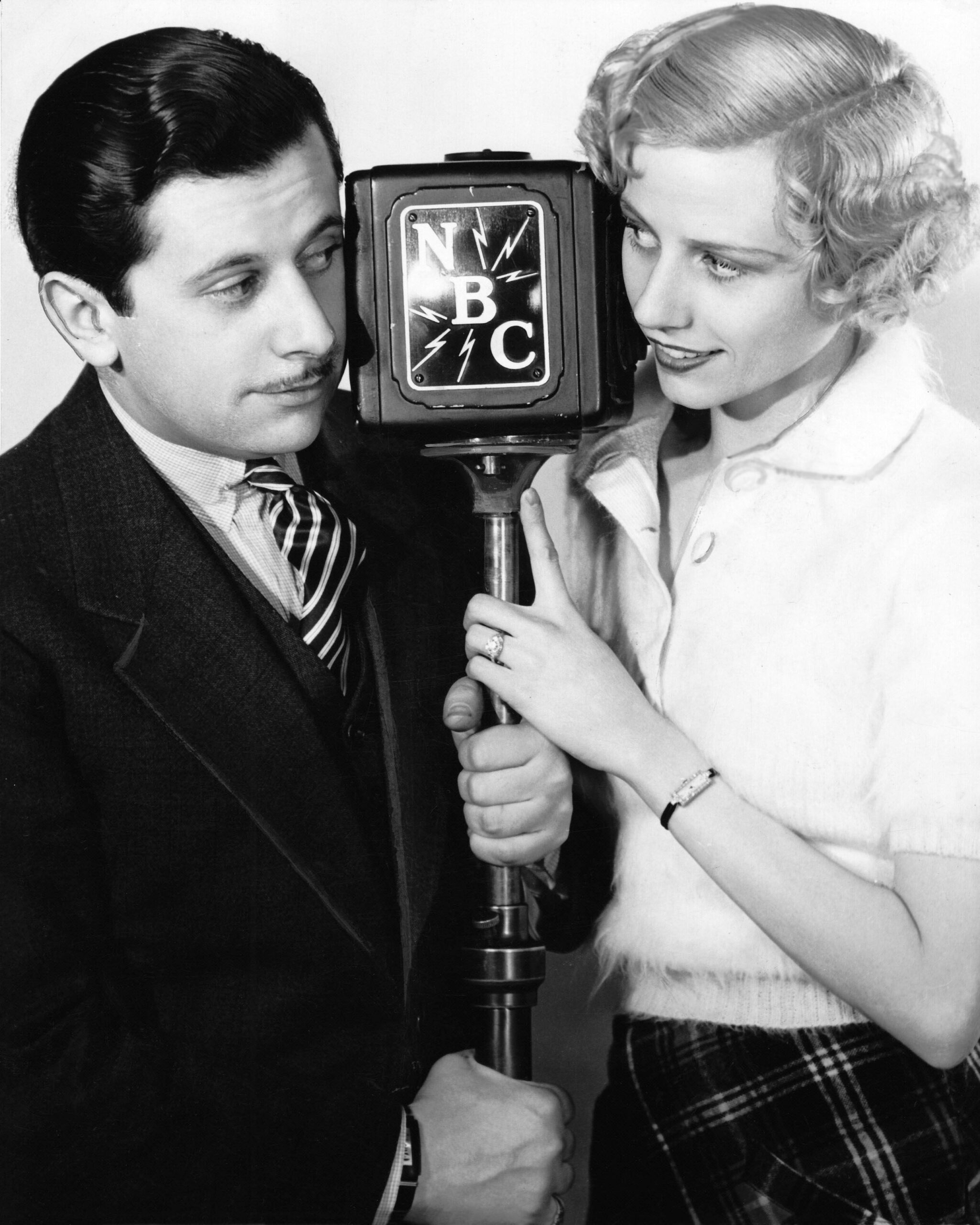 Morey Amsterdam and Mabel Todd share the microphone for an early NBC comedy broadcast. (The microphone is an RCA 4-A-1 condenser mic, widely used until the mid-1930’s. ) (Author’s collection)