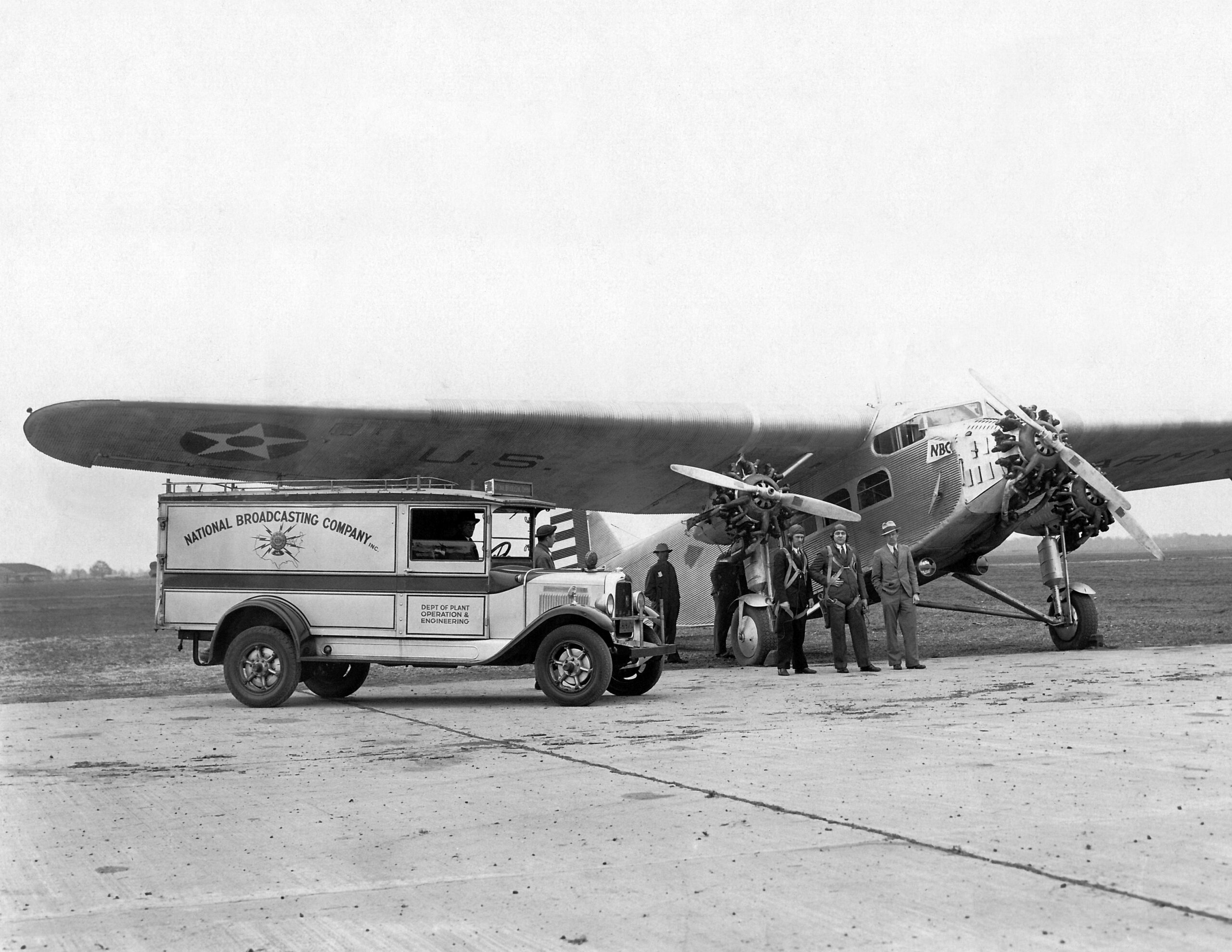In 1931 the U.S. Army Air Corps staged a mock air bombardment of New York City as both a military exercise and publicity stunt. NBC sent four reporters and engineers into the sky aboard this Army Ford Tri-Motor. Their live broadcast was transmitted by shortwave to an NBC mobile vehicle, which relayed the reports on to the main studio in New York. (Author’s collection)